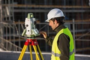 Site engineer using a total station during CITB accredited setting out and surveying training